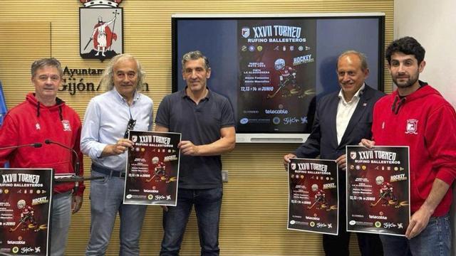 Asistentes a la presentación del Trofeo Rufino Ballesteros.