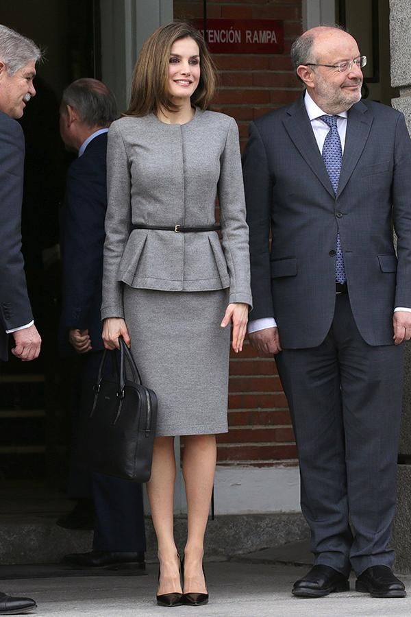 Es la tercera vez que la reina apuesta por este sastre de Carolina Herrera