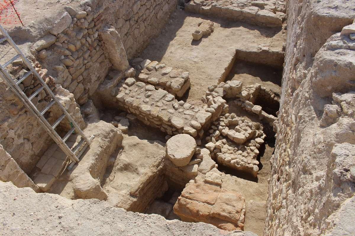 Restos de tumbas del periodo ibérico halladas en Montilla.