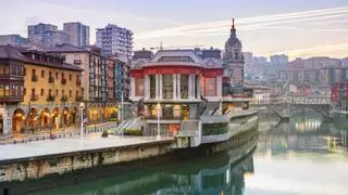 Ni Burdeos, ni Lyon: el mercado cubierto más grande de Europa está en el norte de España, figura en el libro Guinness y se asoma a una preciosa ría