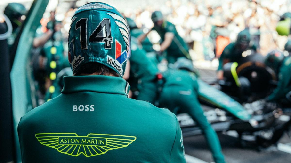 Fernando Alonso, con su máscara de lucha libre personalizada con el 14 en México