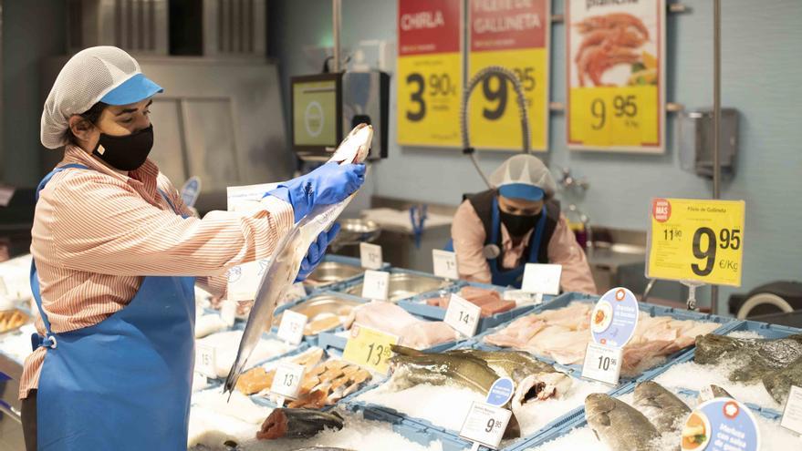 Consum reduce la semana laboral en un día en 100 supermercados más