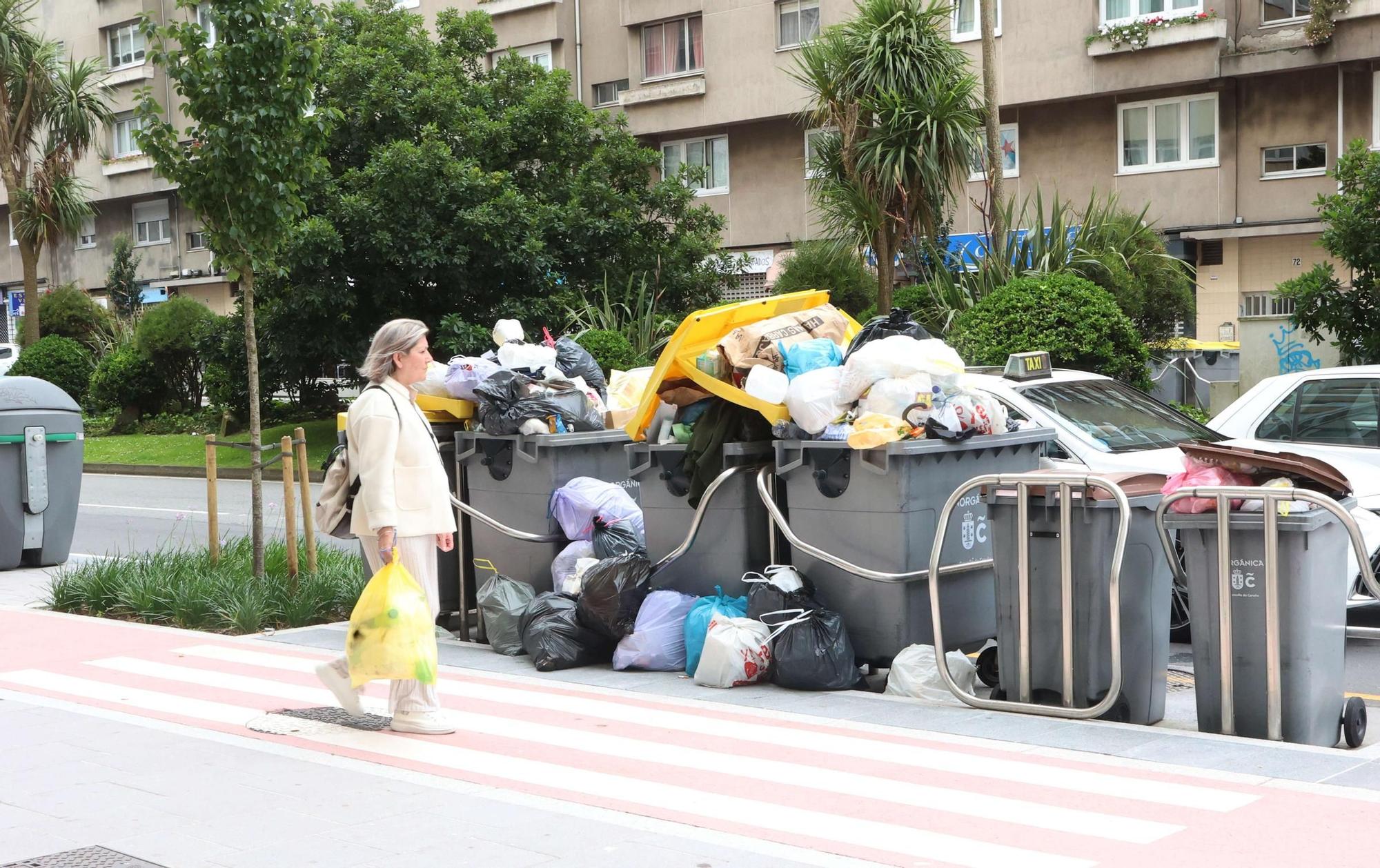 Huelga de la recogida de basuras en A Coruña: los desperdicios desbordan los contenedores