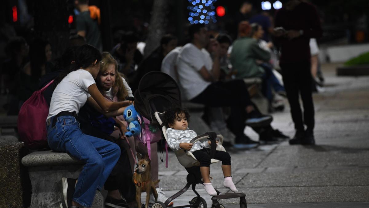 Venezolanos en Chacao tras el terremoto que sacudió esta madrugada el norte del país.