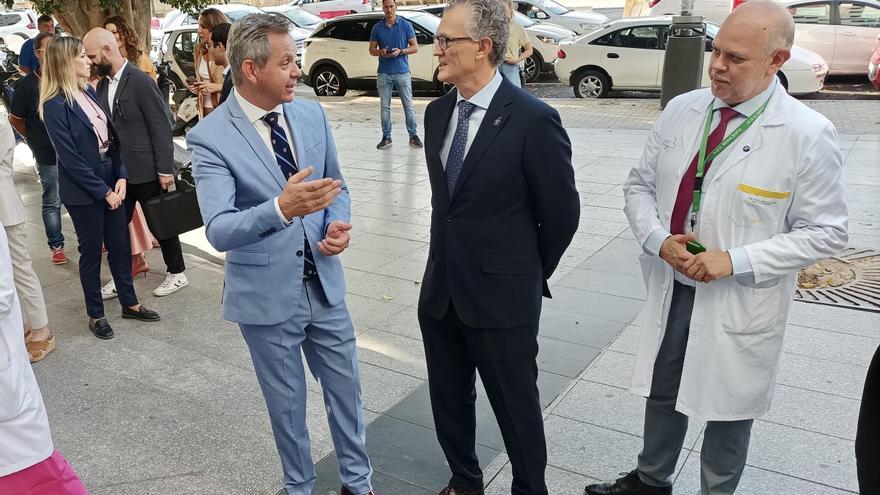 El ministro Miñones anuncia en Murcia el primer plan para reducir la huella de carbono sanitaria