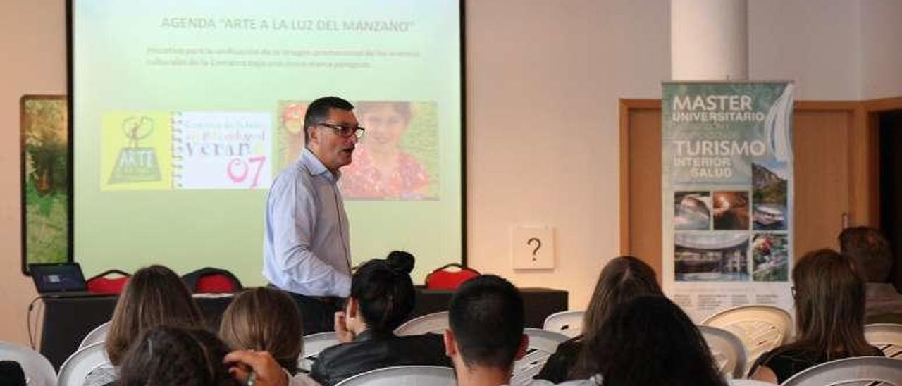 Ponente y asistentes al curso el pasado año. // Bernabé/Wendy Carolina