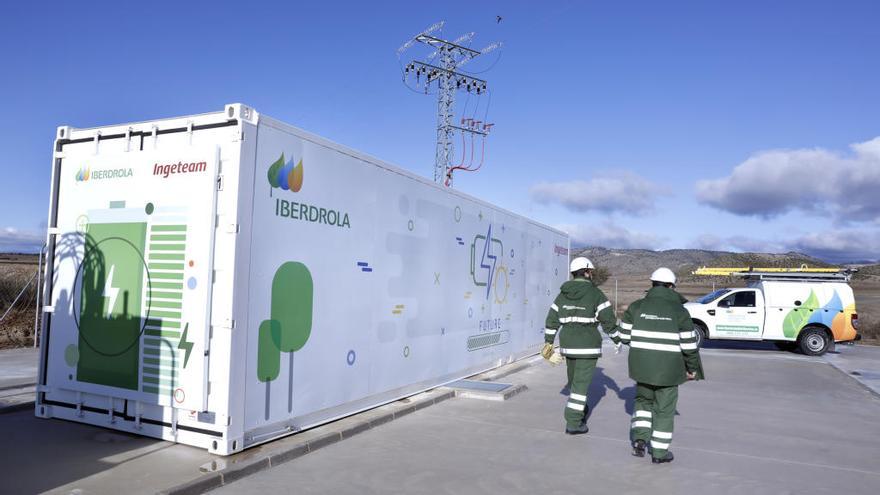 Iberdrola ha inaugurado en Caravaca el primer sistema de almacenamiento de energía eléctrica con baterías de litio.
