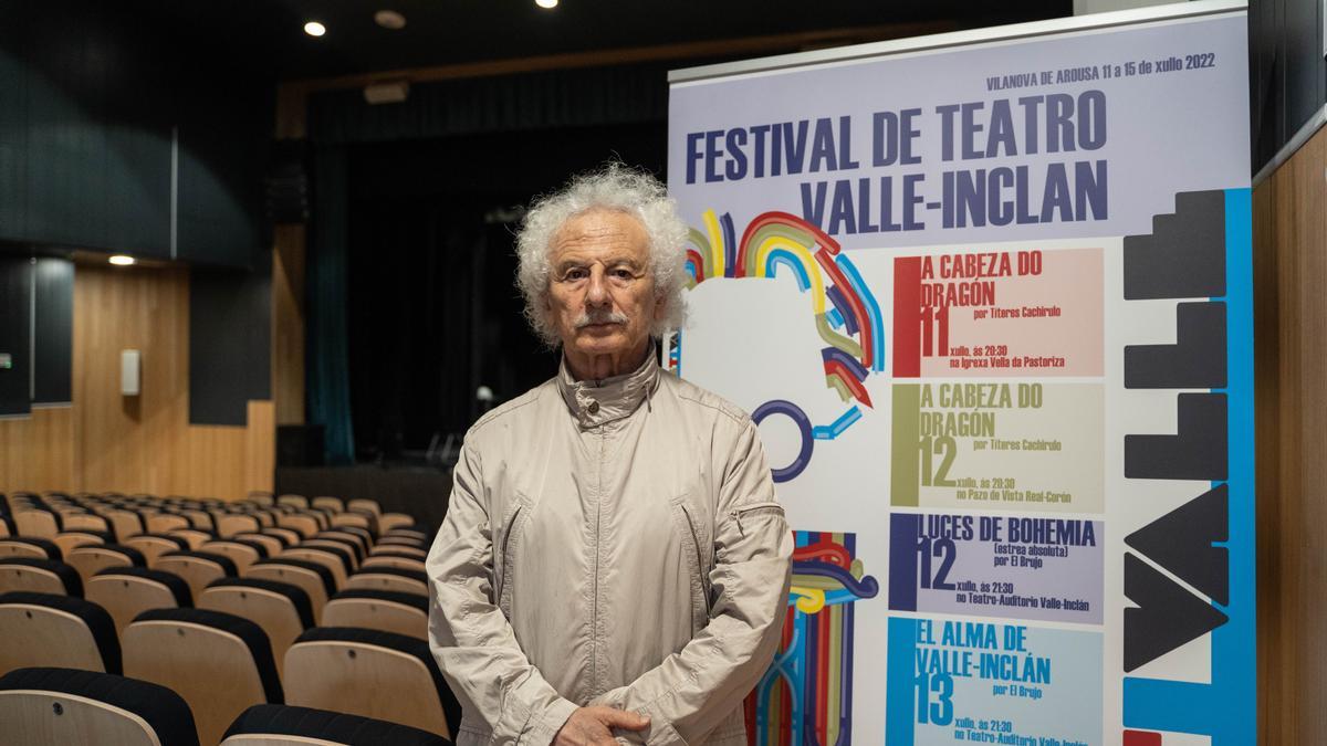 El Brujo, ayer en el Auditorio de Vilanova antes de la representación de &quot;Luces de Bohemia&quot;.