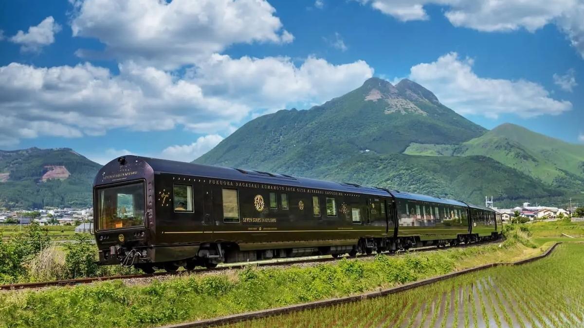 Además de ser uno de los trenes más lujosos de Japón es también el que ofrece las mejores panorámicas