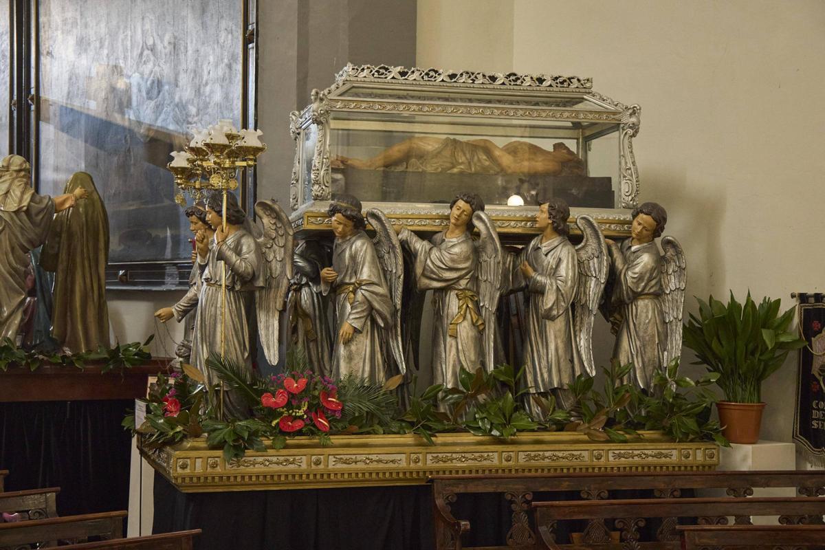Un gironí recrea la processó de Girona amb figures de paper