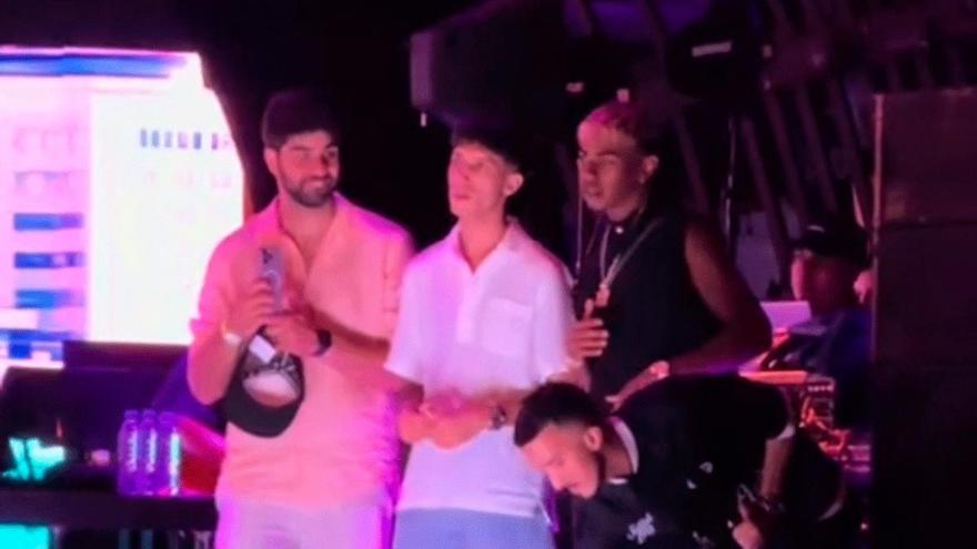 Lamine Yamal sigue con sus vacaciones en Ibiza a ritmo de Ozuna