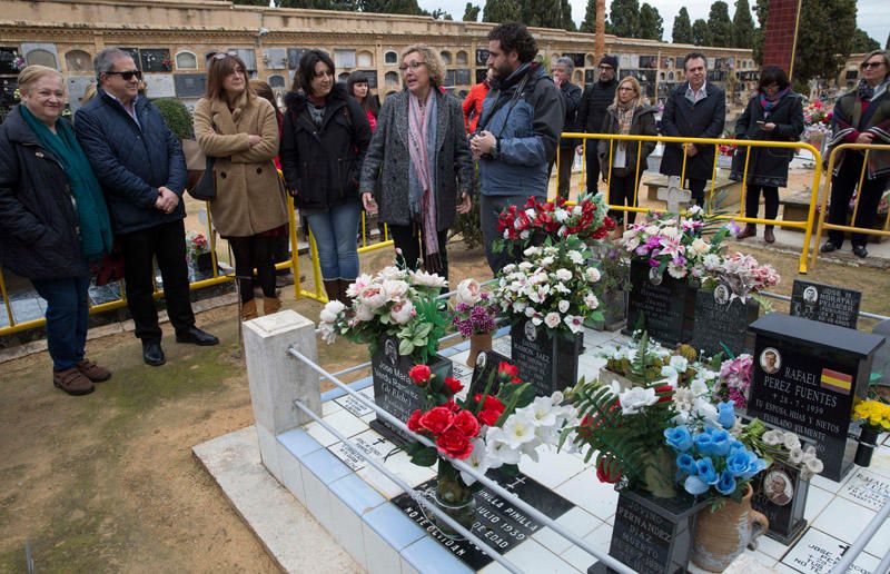 Exhumaciones de la fosa 22 del cementerio de Paterna