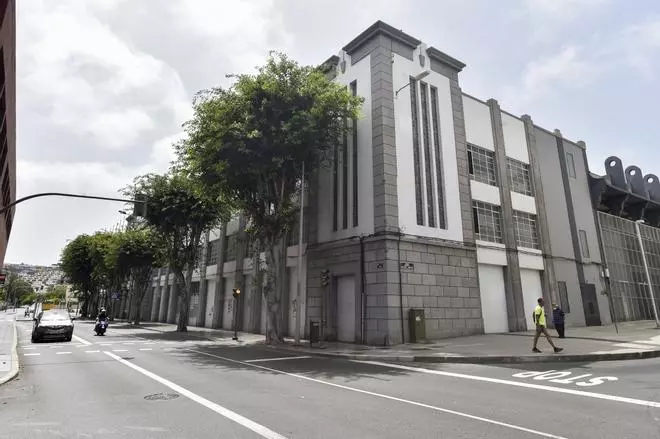 El Cabildo acuerda ceder la grada naciente del Insular para uso sanitario
