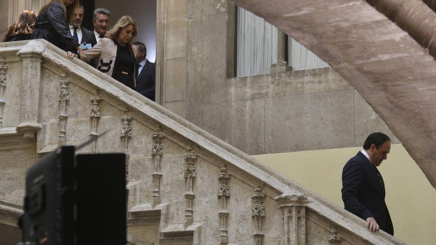 El goteo que no cesa: el Consell remueve en un año a más de la mitad de los altos cargos de Mazón