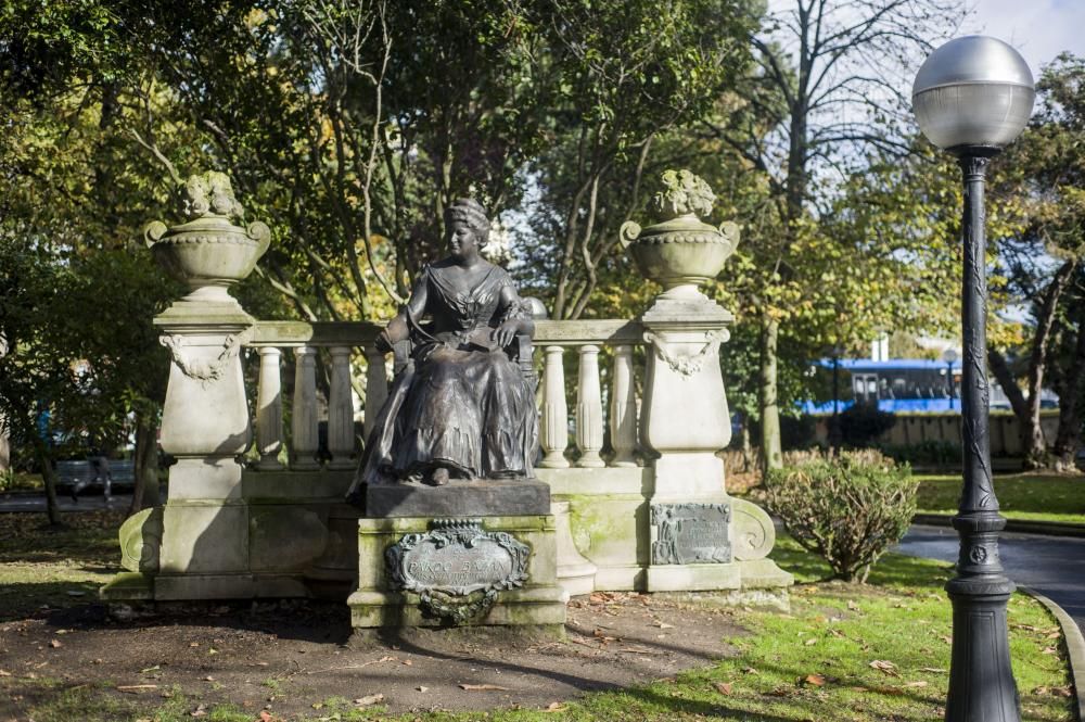 Monumentos de A Coruña pasan por el taller