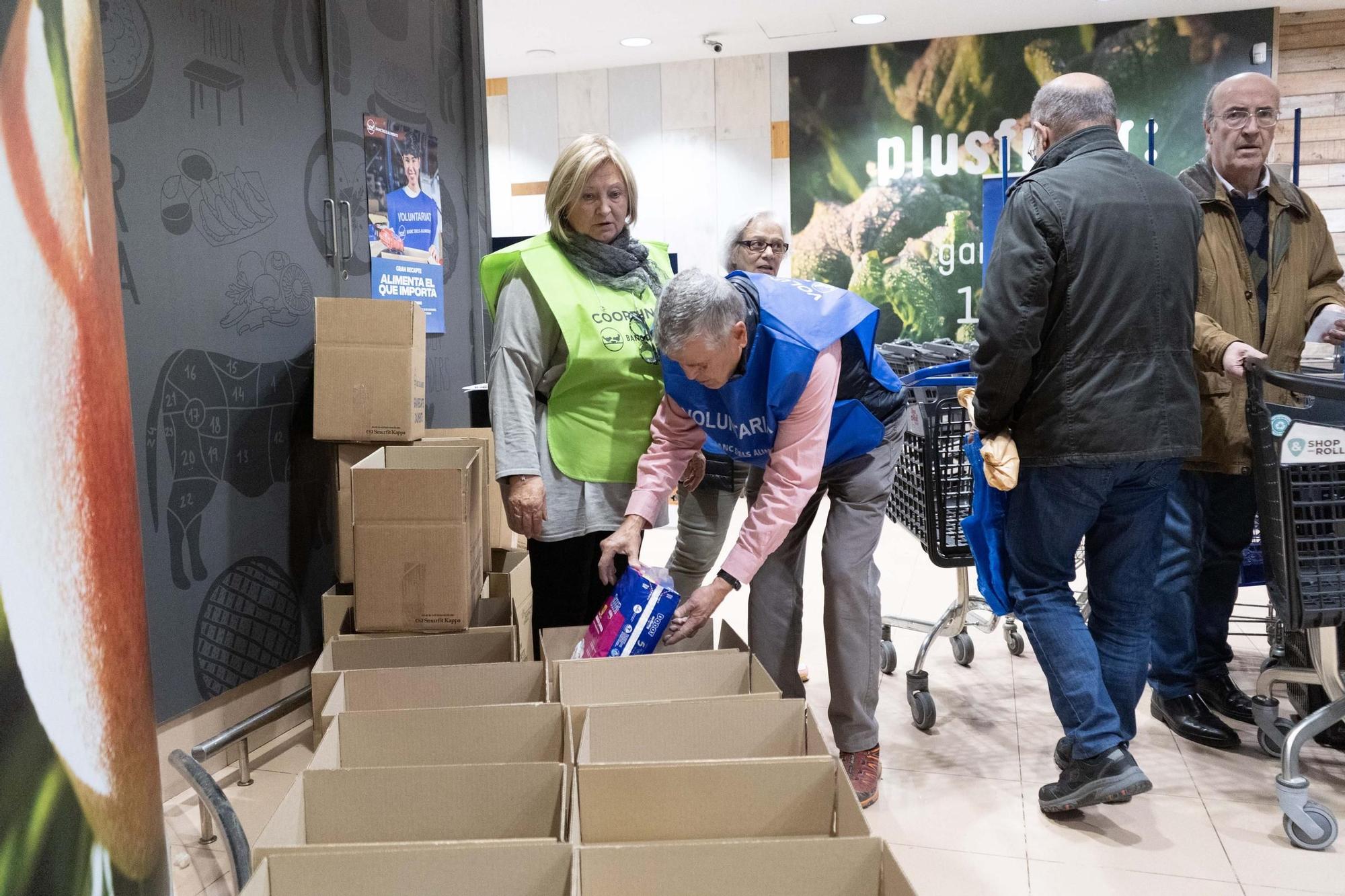 El Gran Recapte d'Aliments en supermercats de Manresa, en imatges