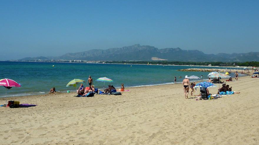 La cala Pixerota està situada a una zona no urbanitzada de Mont-Roig del Camp. 