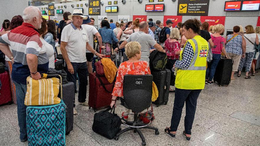 Once vuelos devuelven a casa desde Canarias a los afectados
