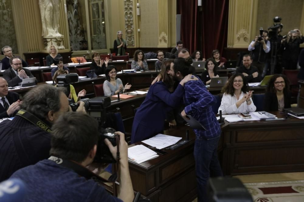 Am Dienstag (14.2.) haben die Abgeordneten des Linksbündnisses Baltasar Picornell in das höchste politische Amt auf den Balearen gleich nach Ministerpräsidentin Francina Armengol gewählt. Picornell erlangte 34 Stimmen, seine von der konservativen Opposition aufgestellte Gegenkandidatin Núria Riera (PP) erhielt 20 Stimmen. Fünf Stimmzettel waren leer.