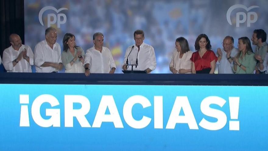 Interrumpen el discurso de Feijóo en el balcón de Génova al grito de &quot;Ayuso, Ayuso&quot;