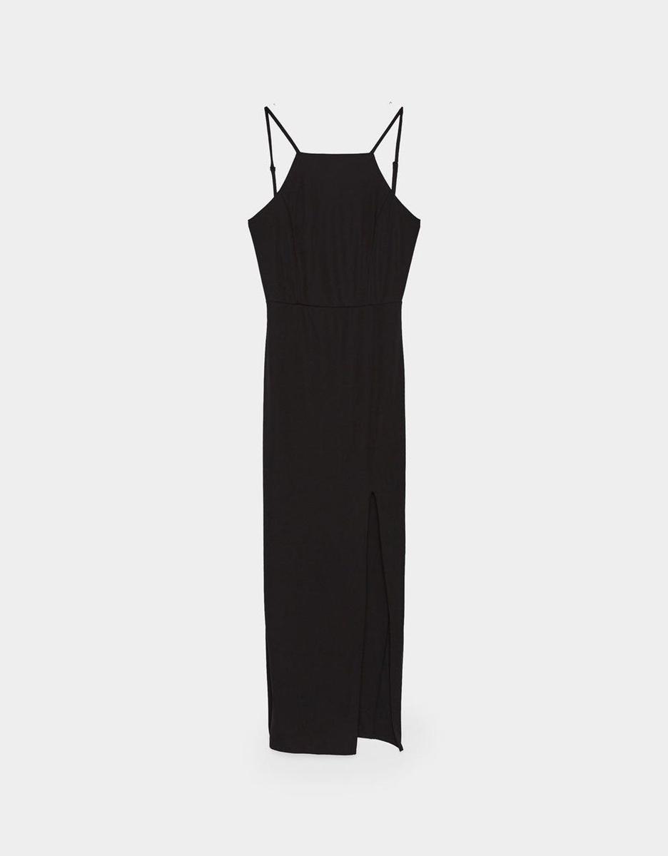 Vestido midi con espalda descubierta de Bershka. (Precio: 25, 99 euros)