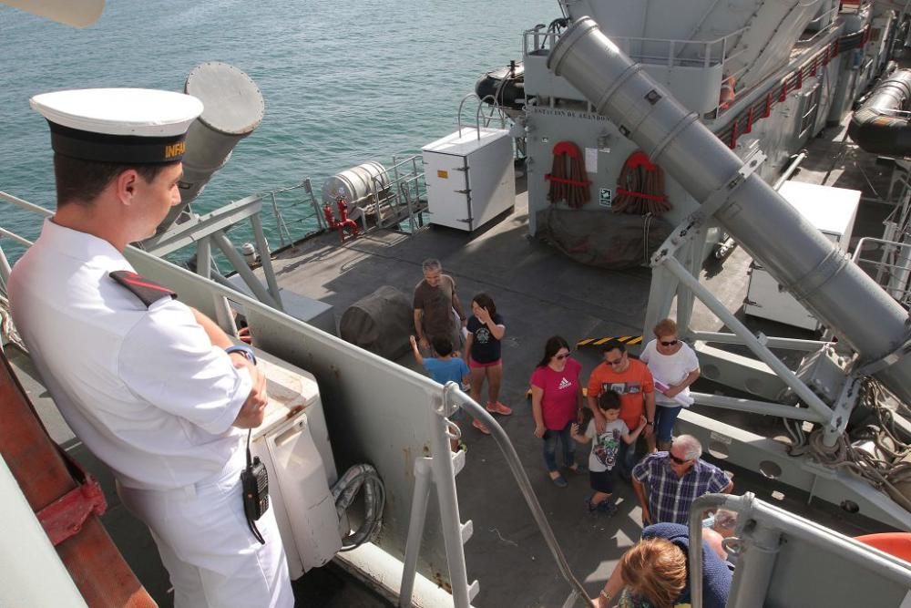 Puertas abiertas del buque Infanta Elena y exposiciones por el Día de las FF AA en Cartagena