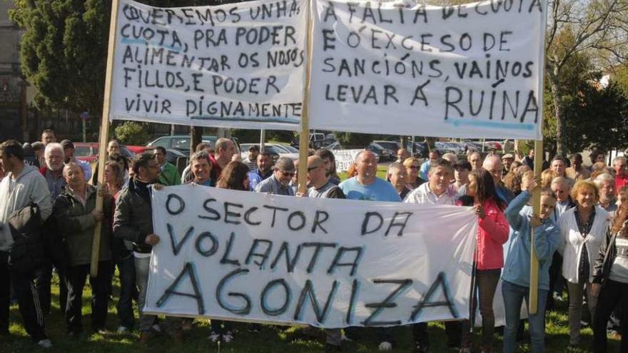 Protesta de los armadores gallegos de volanta frente al edificio de la Xunta en septiembre.