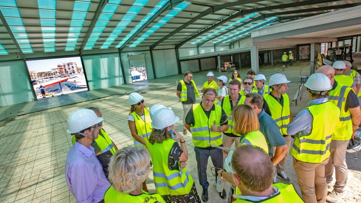 Visita de la Consellera de Territorio a las obras de la lonja el pasado mes de julio