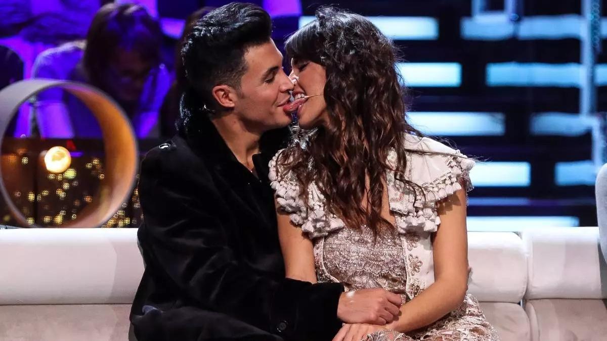 Kiko Jiménez y Sofía Suescun en el plató de Telecinco.