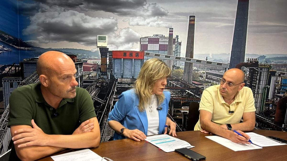 Por la izquierda, los concejales del PP Carlos Fernández, Esther Llamazares y Pablo Emilio Menéndez