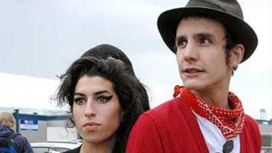 El marido de Amy Winehouse es condenado a 27 meses de prisión por agresión