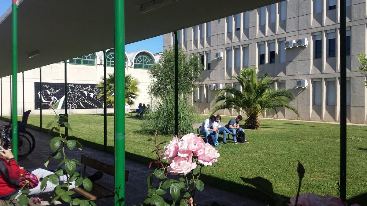 Alumnos en la Facultad de Educación y Psicología de Badajoz.