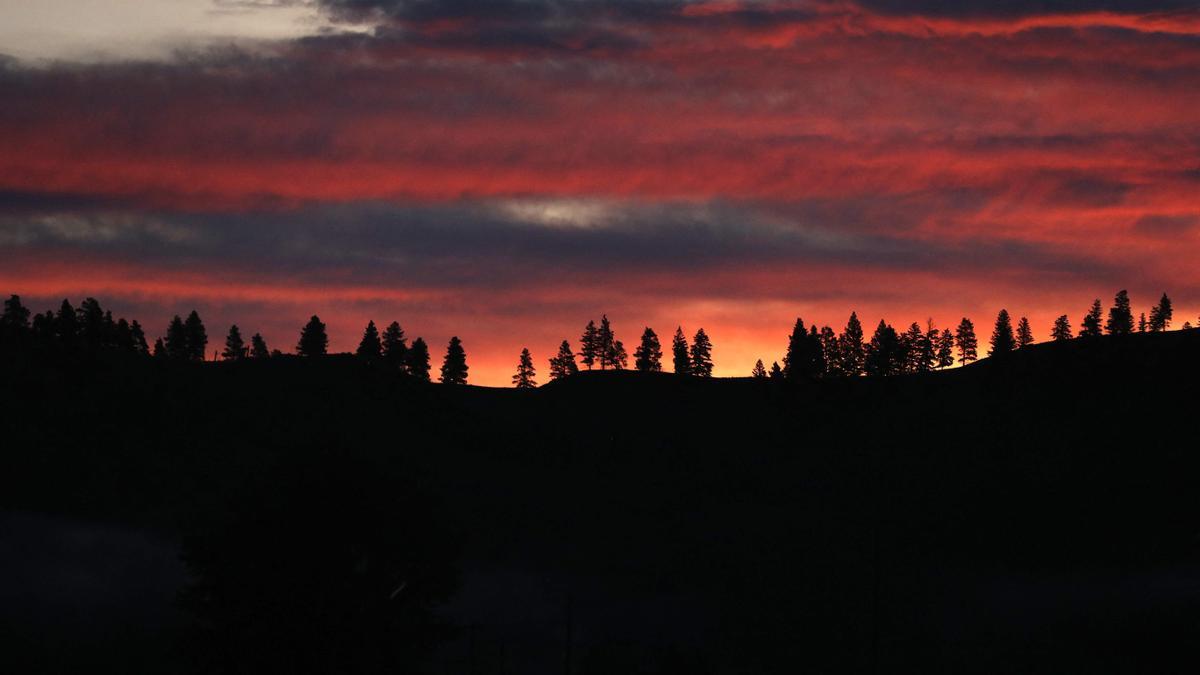 Amanecer en los bosques de Missoula, en Montana.