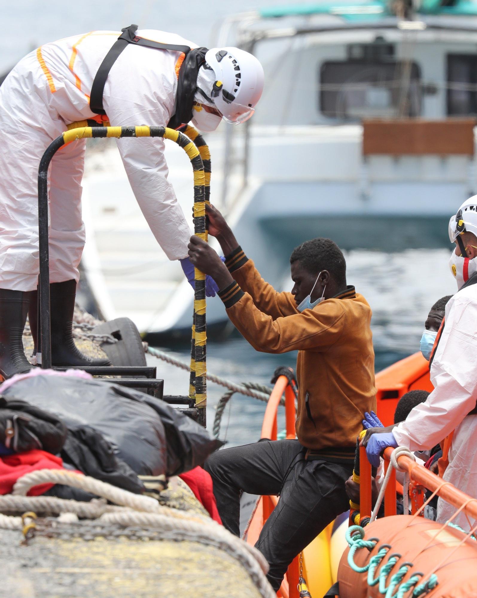 Rescatan a 45 subsaharianos, de ellos 8 niños, al sur de Gran Canaria