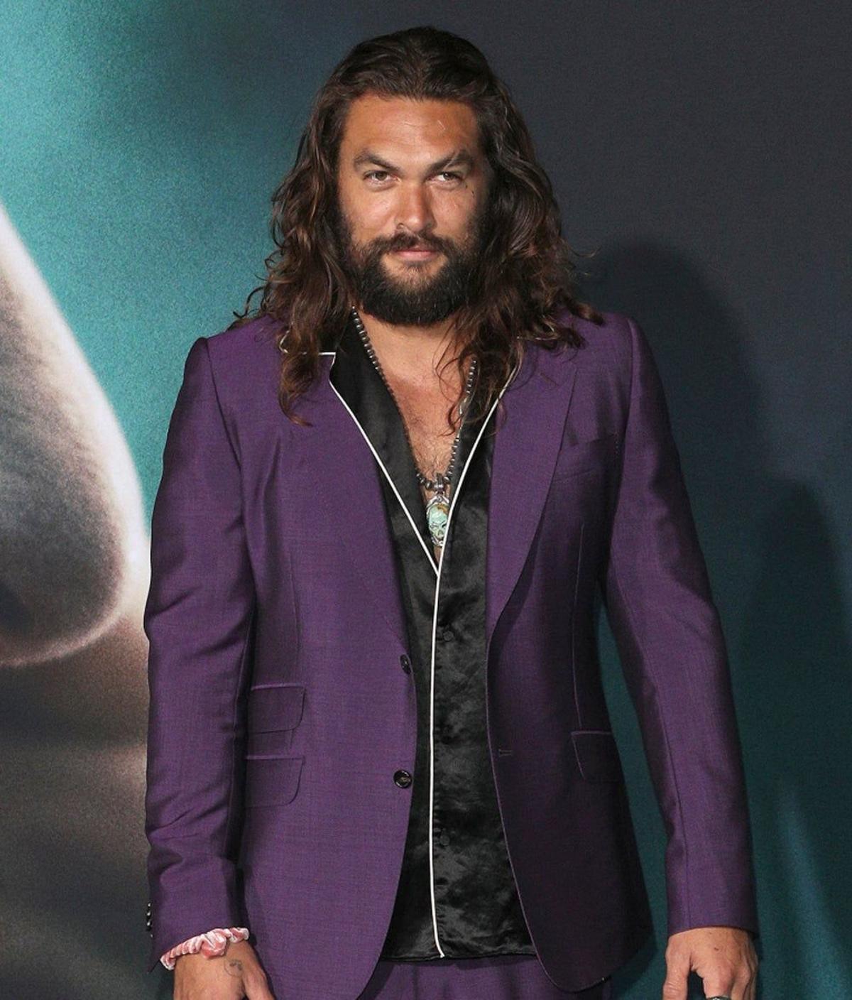 Jason Momoa en modo 'rizos'