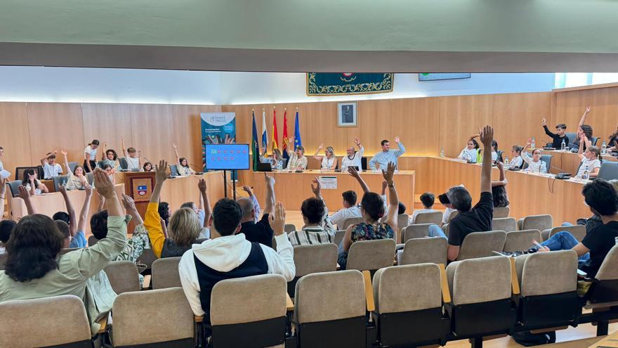 Escolares del CEIP La Asomada-Mácher protagonizan un pleno sobre sostenibilidad en el Ayuntamiento de Tías