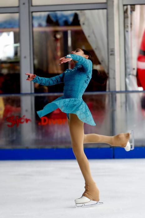 Exhibición de patinaje sobre hielo en Gijón