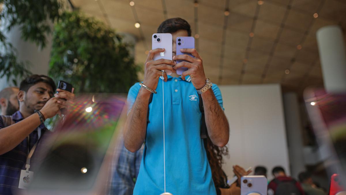 Apple estrena su primera tienda física en la India