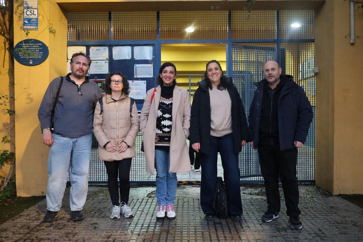 La líder provincial de IU ha mantenido un encuentro con la comunidad educativa del IES Nuestra Señora de la Victoria.