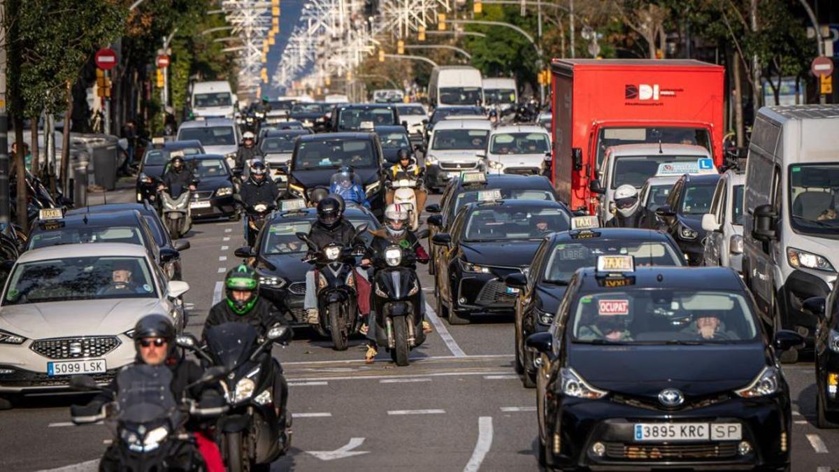 La DGT cambia el permiso para conducir motos: estos son todos los cambios