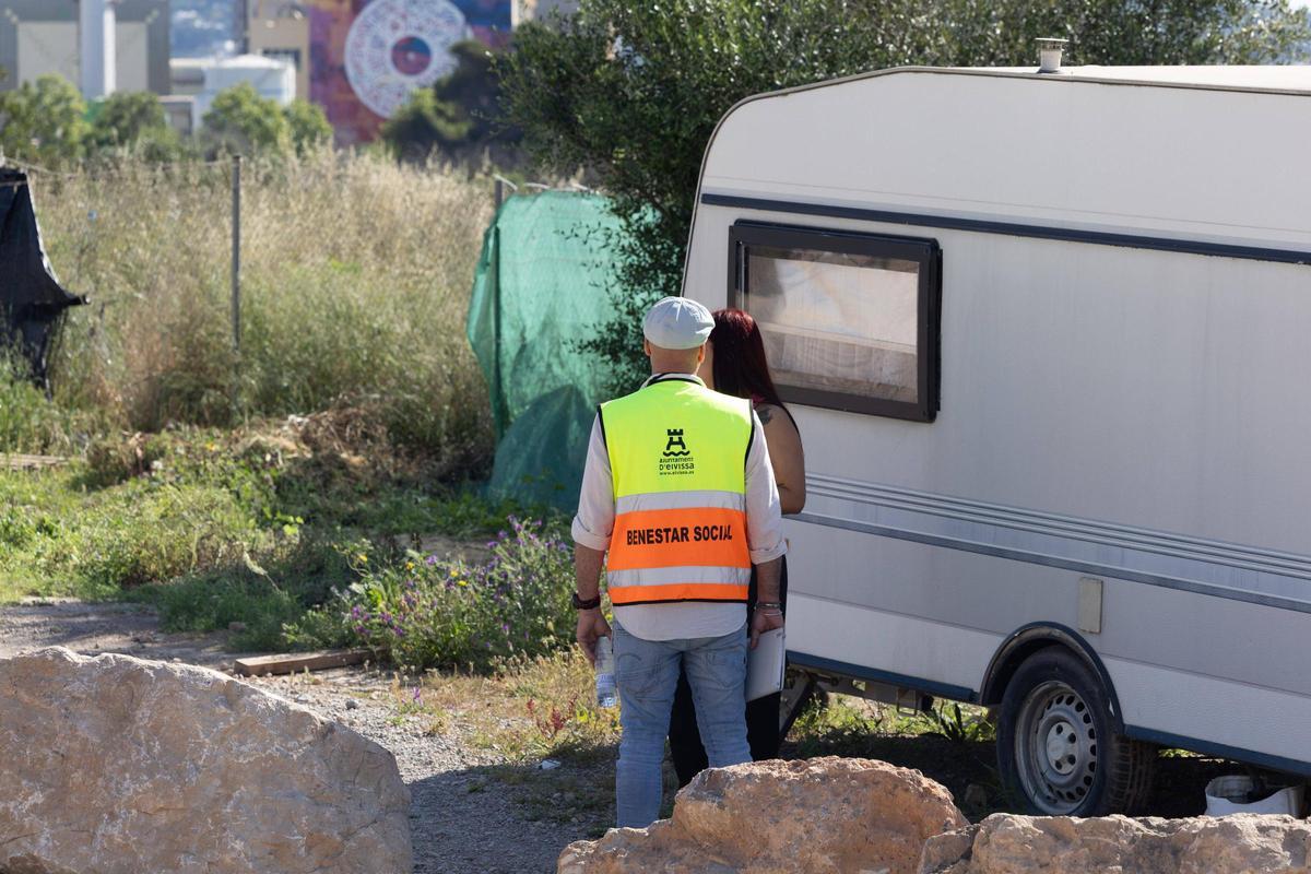 Todas las imágenes del desalojo del asentamiento más grande de Ibiza: sa Joveria