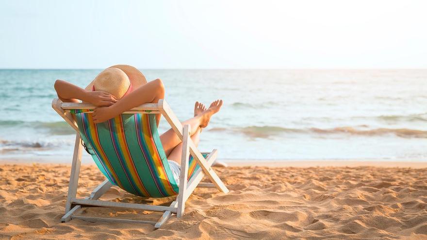 Ikea arrasa con su silla de playa con bolsillos integrados que protege de robos y pérdida de objetos