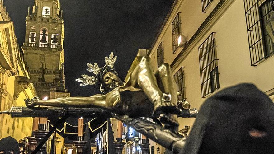 Solo el Vía Crucis sale y cumple el objetivo de llegar a la Catedral