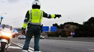 Interceptada por conducir sin carné minutos después de salir del juzgado de declarar por la misma infracción