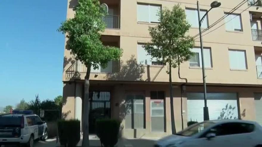 Un hombre mata a su hijo de 10 años antes de entregarlo a su madre en Murcia.