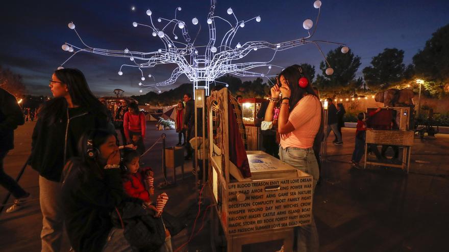 Los Reyes Magos instalan su fábrica de regalos en Parc Central