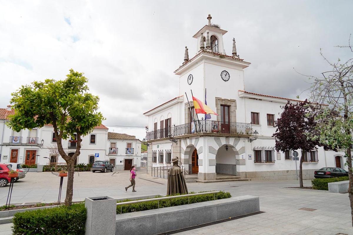 Exterior del Ayuntamiento de Villanueva del Duque.