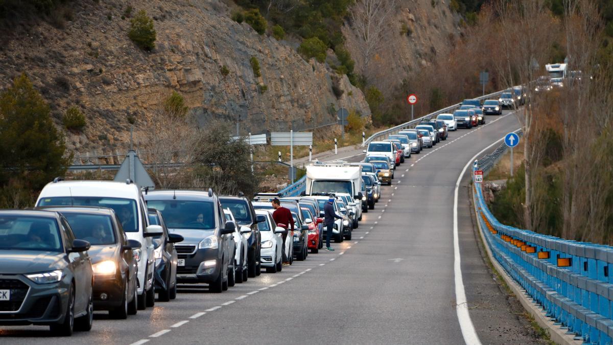 Mor el conductor d’un turisme després de xocar amb una furgoneta a la C-14