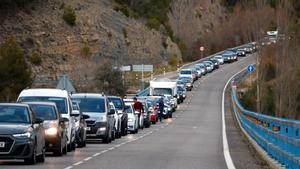 Mor el conductor d’un turisme després de xocar amb una furgoneta a la C-14