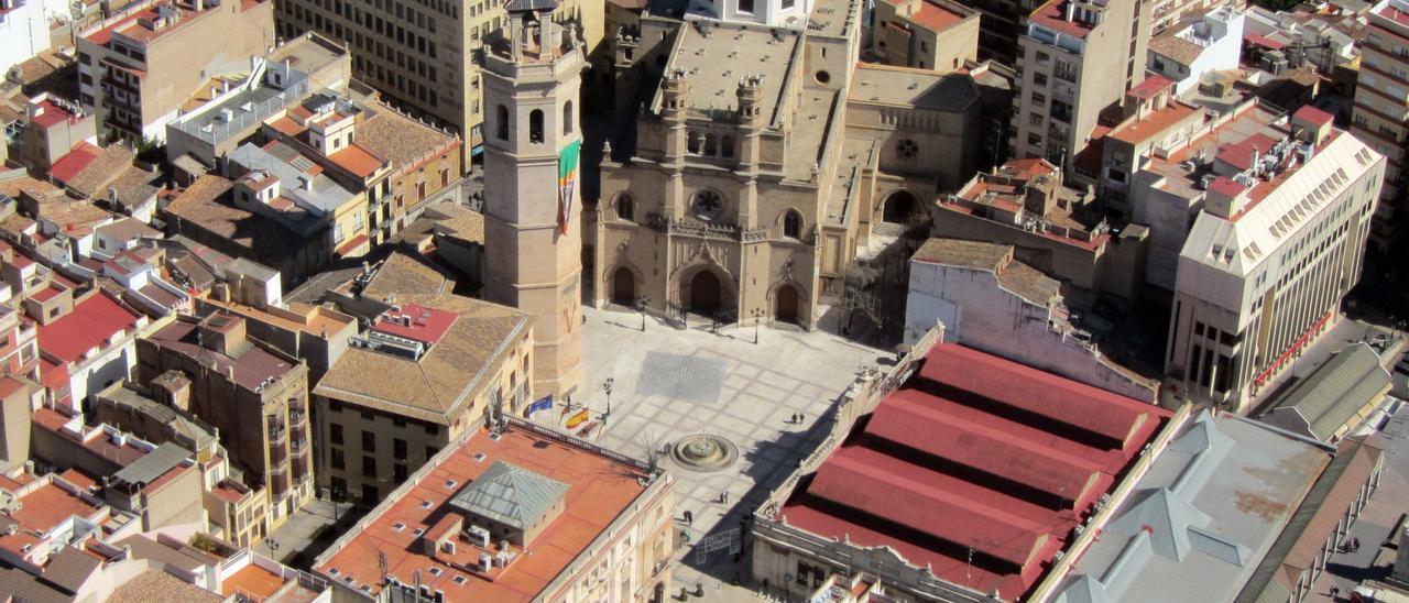 Fotografía aérea del centro de Castelló con el Fadrí y la concatedral.